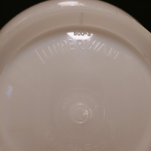 Tupperware Vintage Measuring 8 Cup Mix-N-Stor #500-3 - Picture 4 of 5